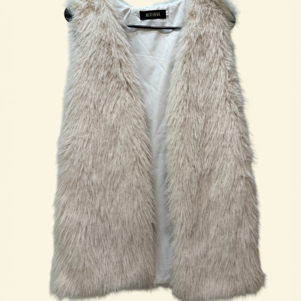 Women's Plush Faux Fur Vest - Beige